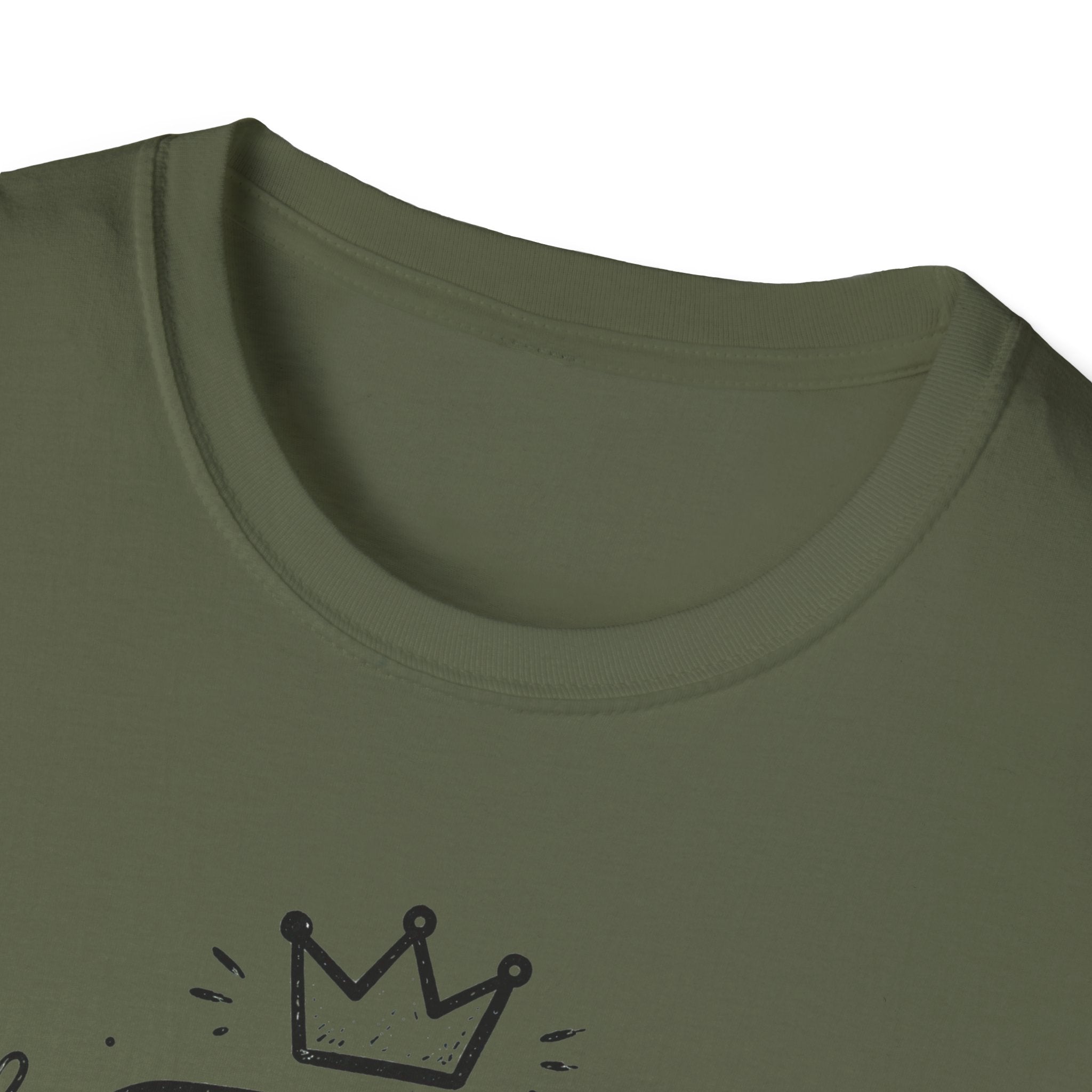 Crowned Cozy Handheld Cat T-shirt